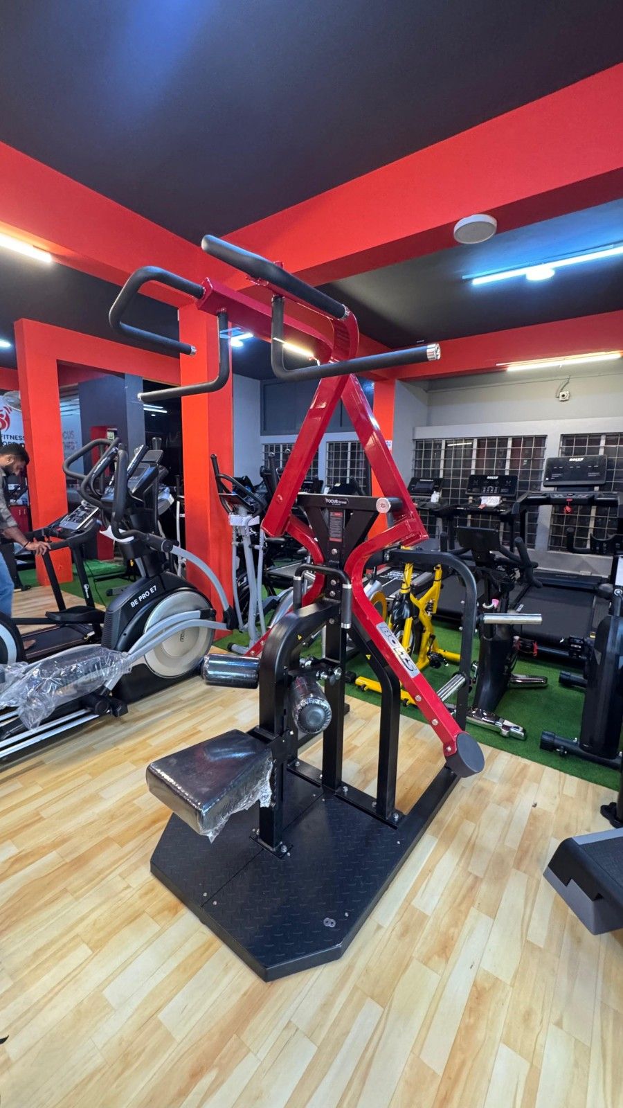 commercialstrengthequipment crosslatpulldown